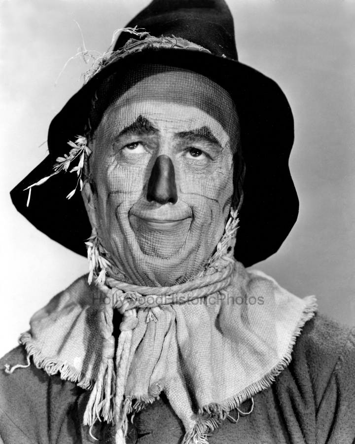 The Wizard of Oz 1939 24 Ray Bolger as Scarecrow.jpg